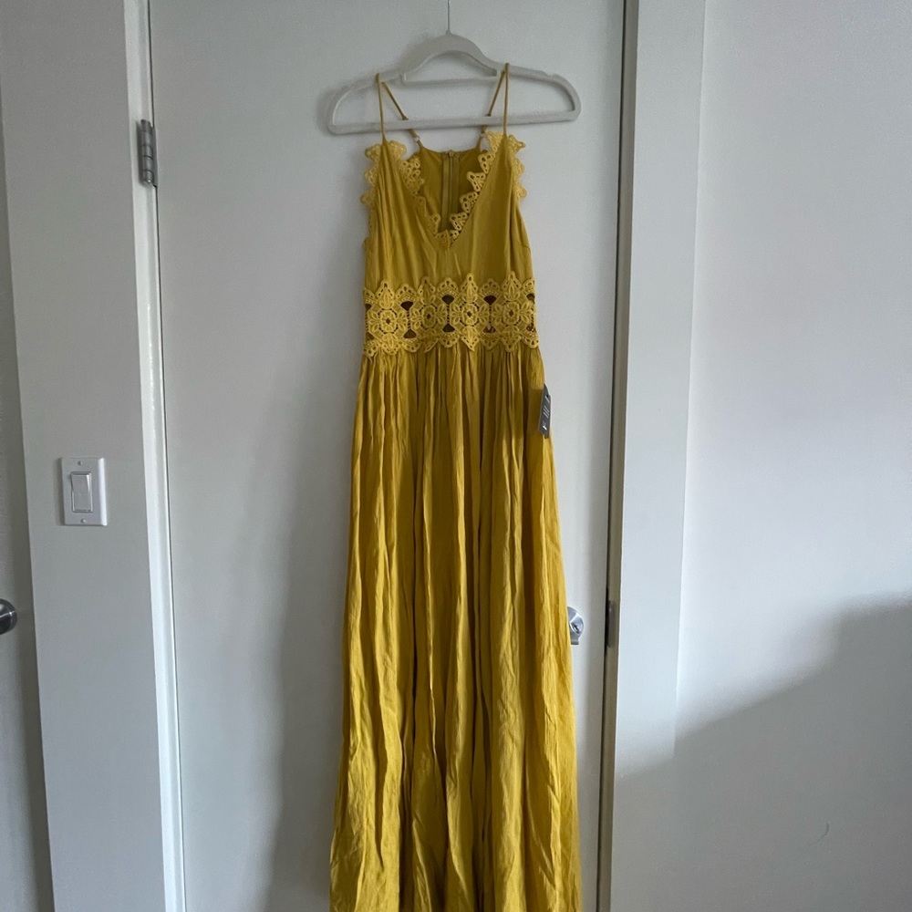 Lulu’s Yellow maxi dress. Never worn. New with tags